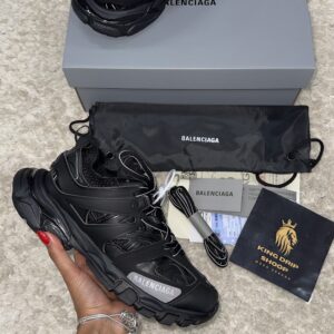 BALENCIAGA