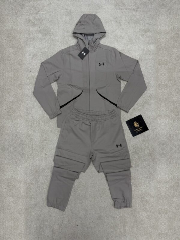 Chándal Under Armour beige
