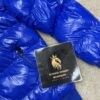 Chaqueta Moncler azul con capucha de pelo