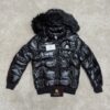 Chaqueta Moncler negra con capucha de pelo