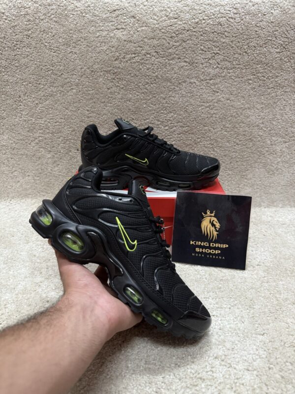 Nike TN negro y verde lima